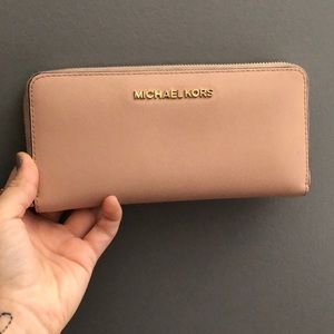 ‼️Authentic‼️Michael Kors wallet